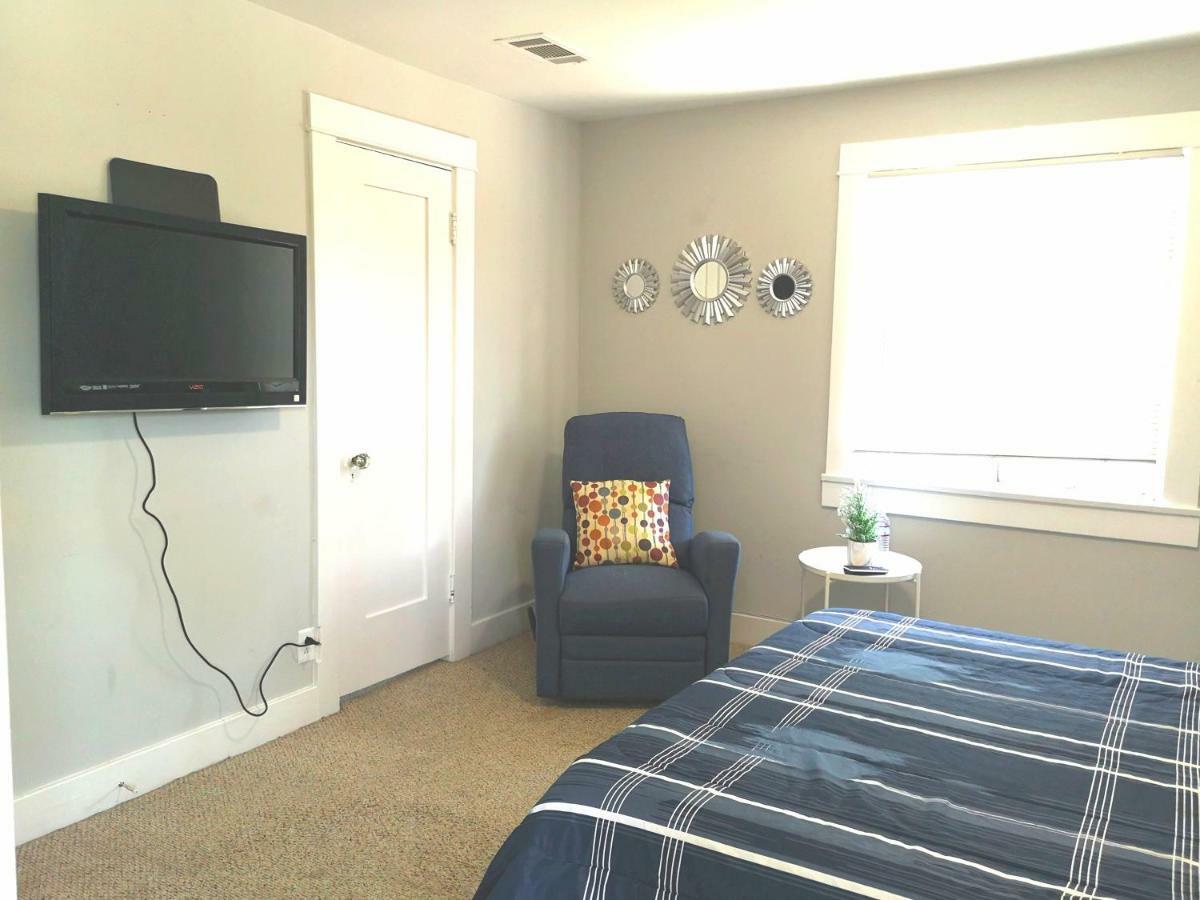 Pasadena Room With Private Bathroom Exterior photo